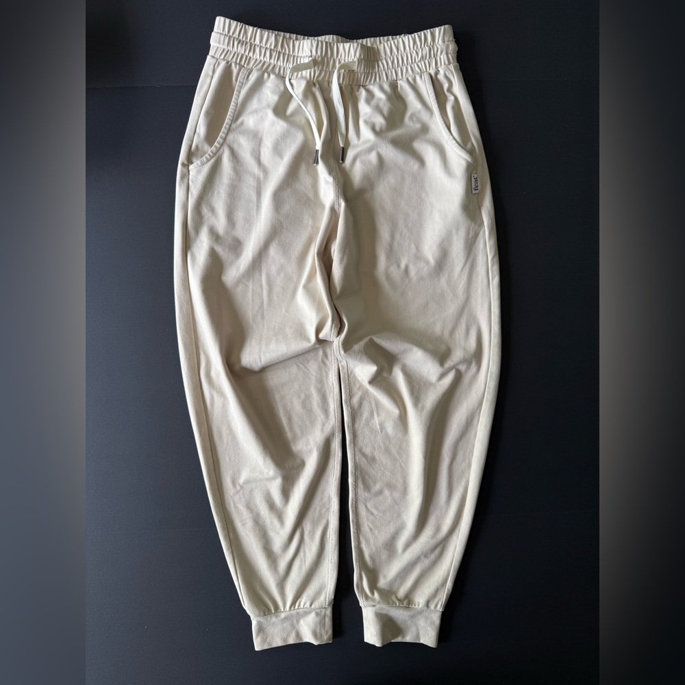 Feat Roam™ Joggers Women’s Small | Oatmilk | Lightweight 4-Way Stretch